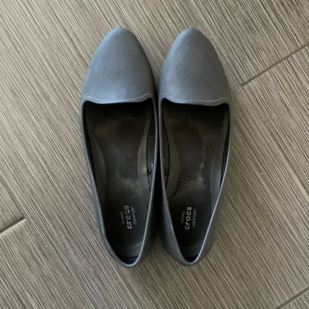 Black Crocs size 8 pointed toe flats
